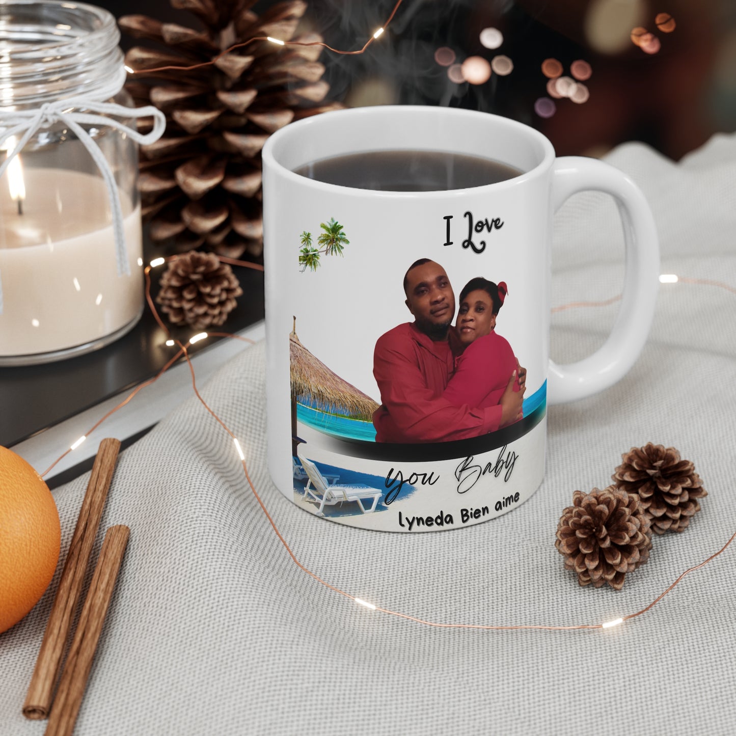 Taza personalizada de amor de 11oz de Printify con diseño romántico, ideal para parejas y regalos de aniversario o cumpleaños.