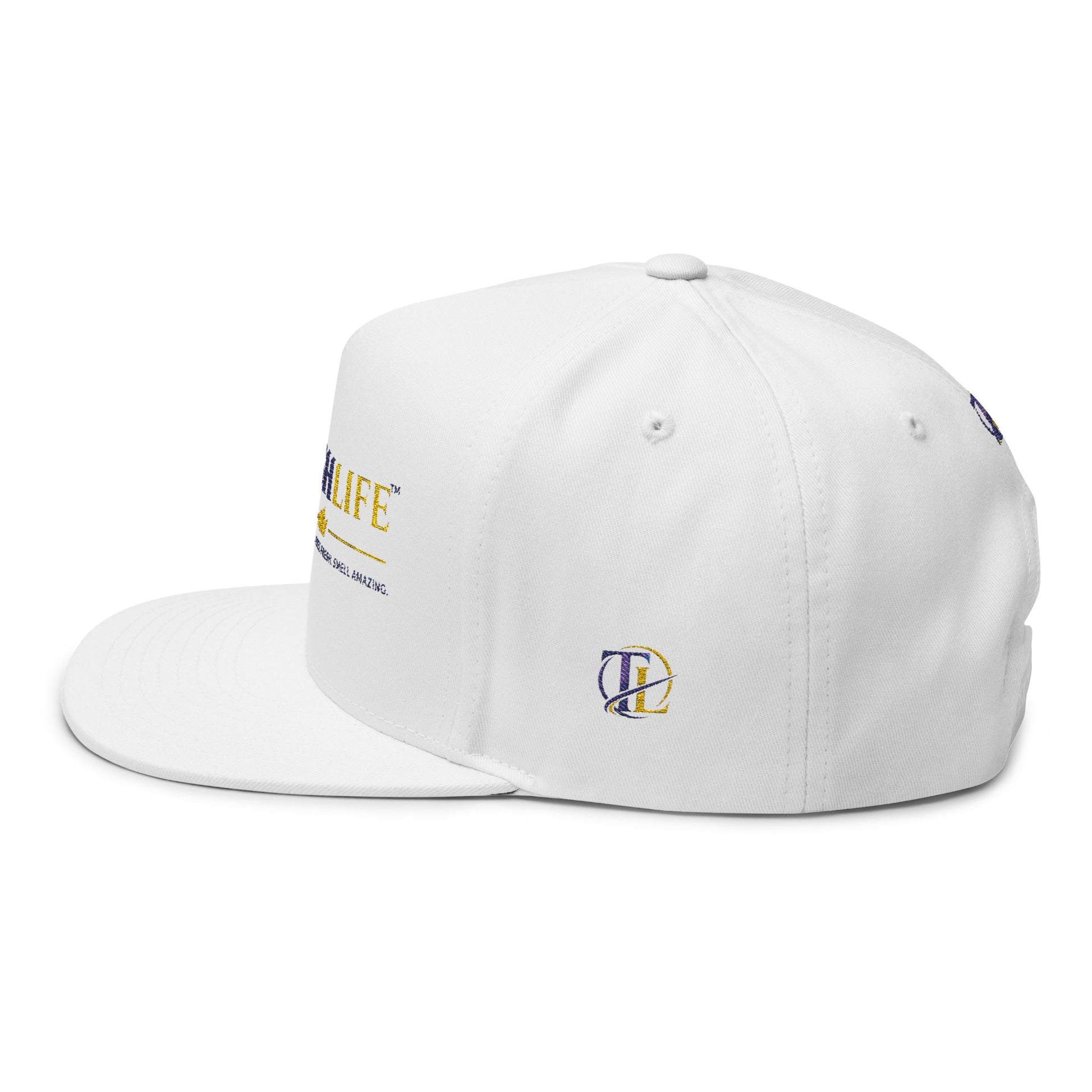 Gorra trucker TushLife Flame con bordado en la parte frontal, malla y cierre snapback, marca Printify, estilo casual y urbano