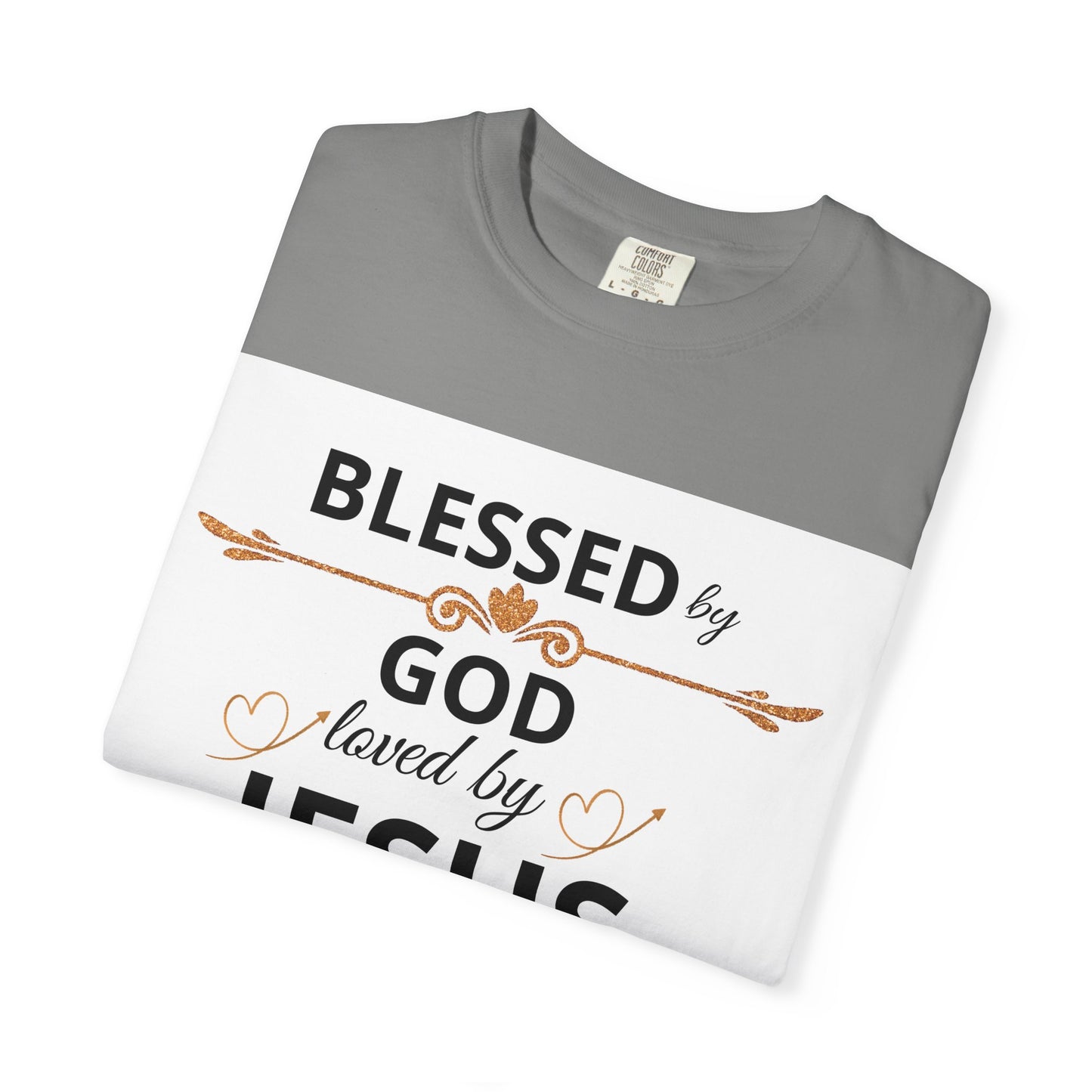 Camiseta unisex "Blessed by God" de Printify, tela teñida, con mensaje religioso para iglesia, familia y viajes, ropa de fe.