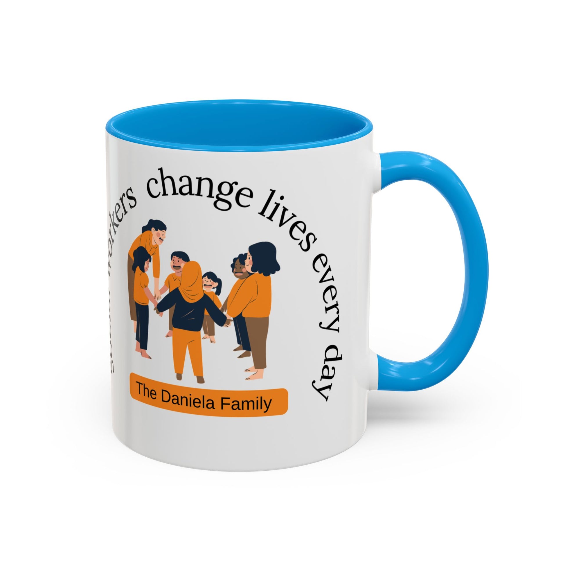 Taza de cerámica para trabajadores sociales con la frase "Social Workers Change Lives", en tamaños de 11oz y 15oz, impresa por Printify.