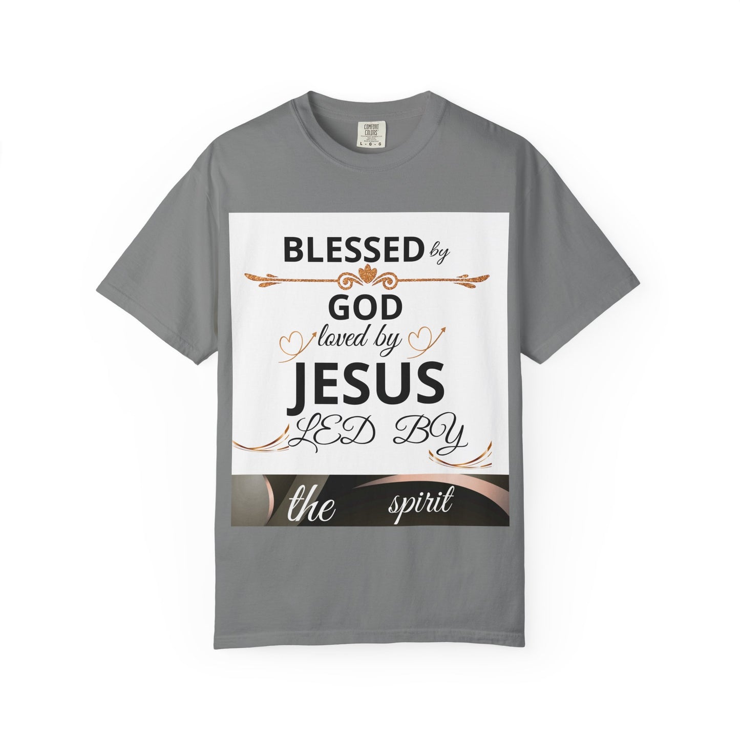 Camiseta unisex "Blessed by God" de Printify, tela teñida, con mensaje cristiano, perfecta para iglesia, familia y viajes.