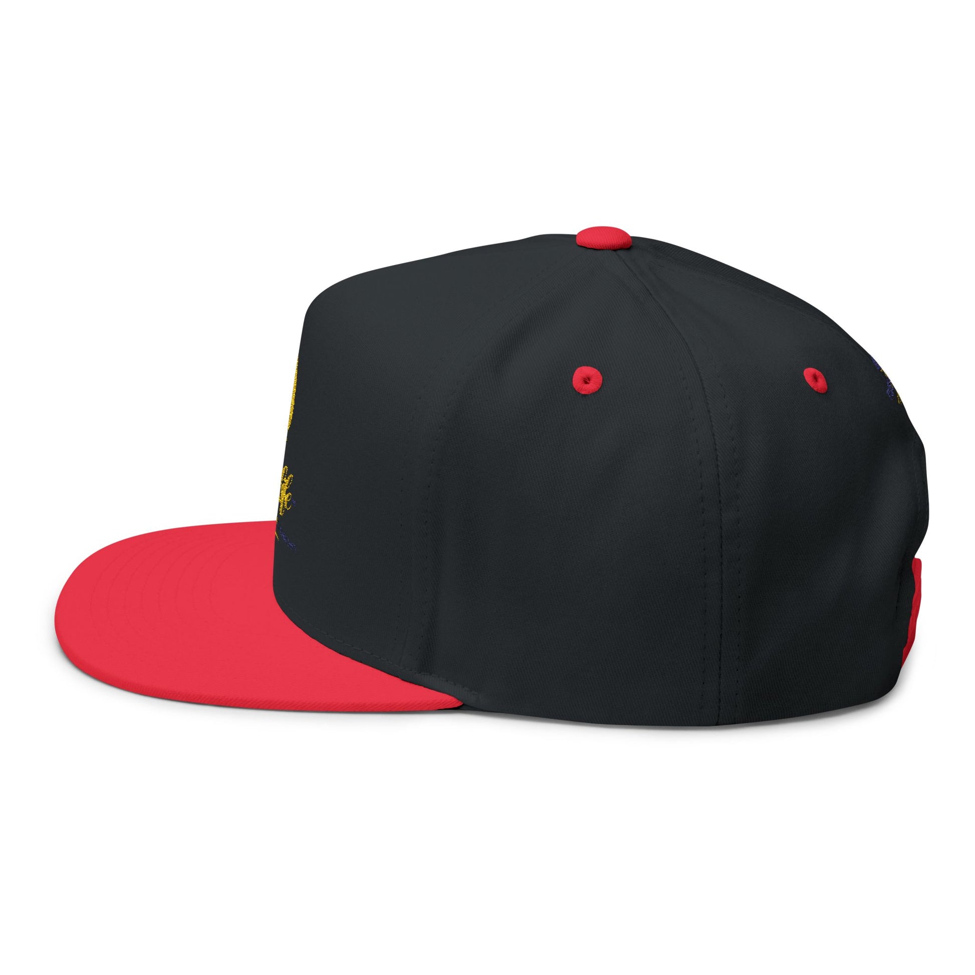 Gorra plana con logo de llama amarilla y cierre snapback, bordada, de la marca Printify, vista frontal.