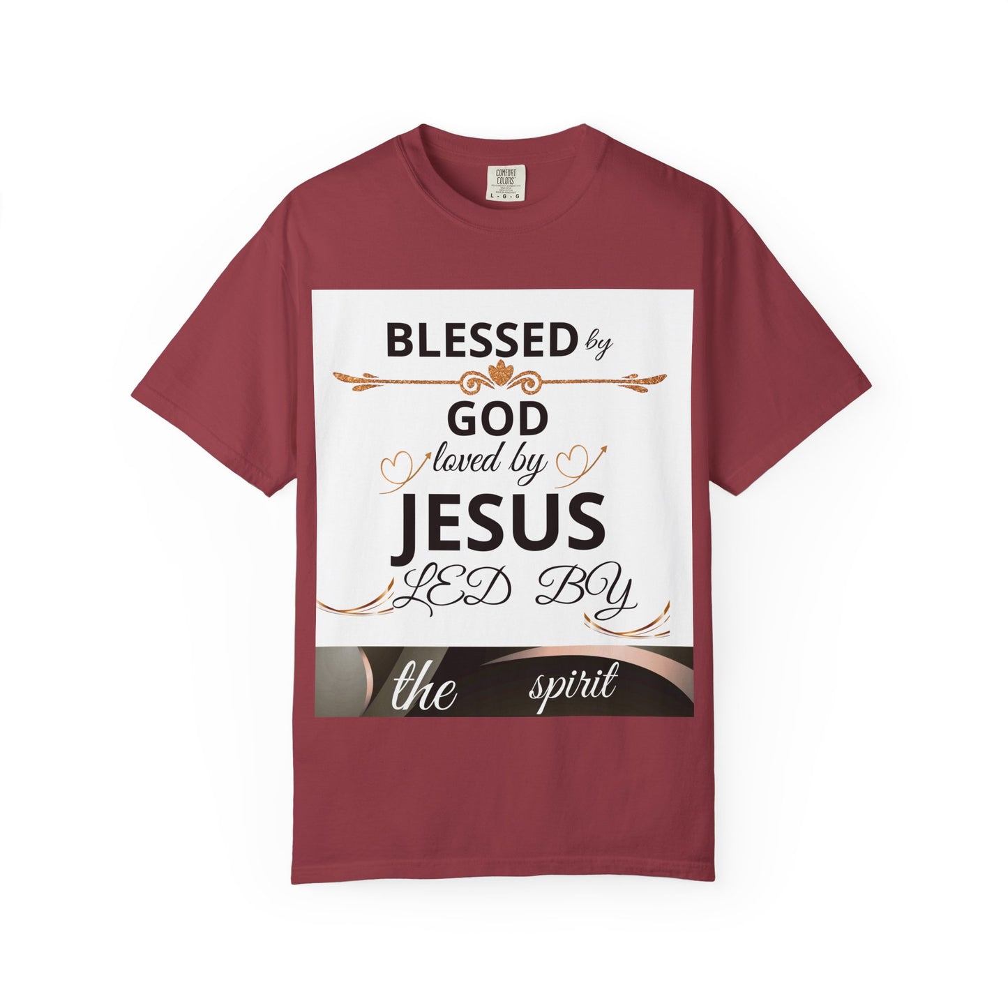 Camiseta unisex de teñido artesanal con mensaje religioso "Blessed by God", ideal para iglesia, familia y viajes.