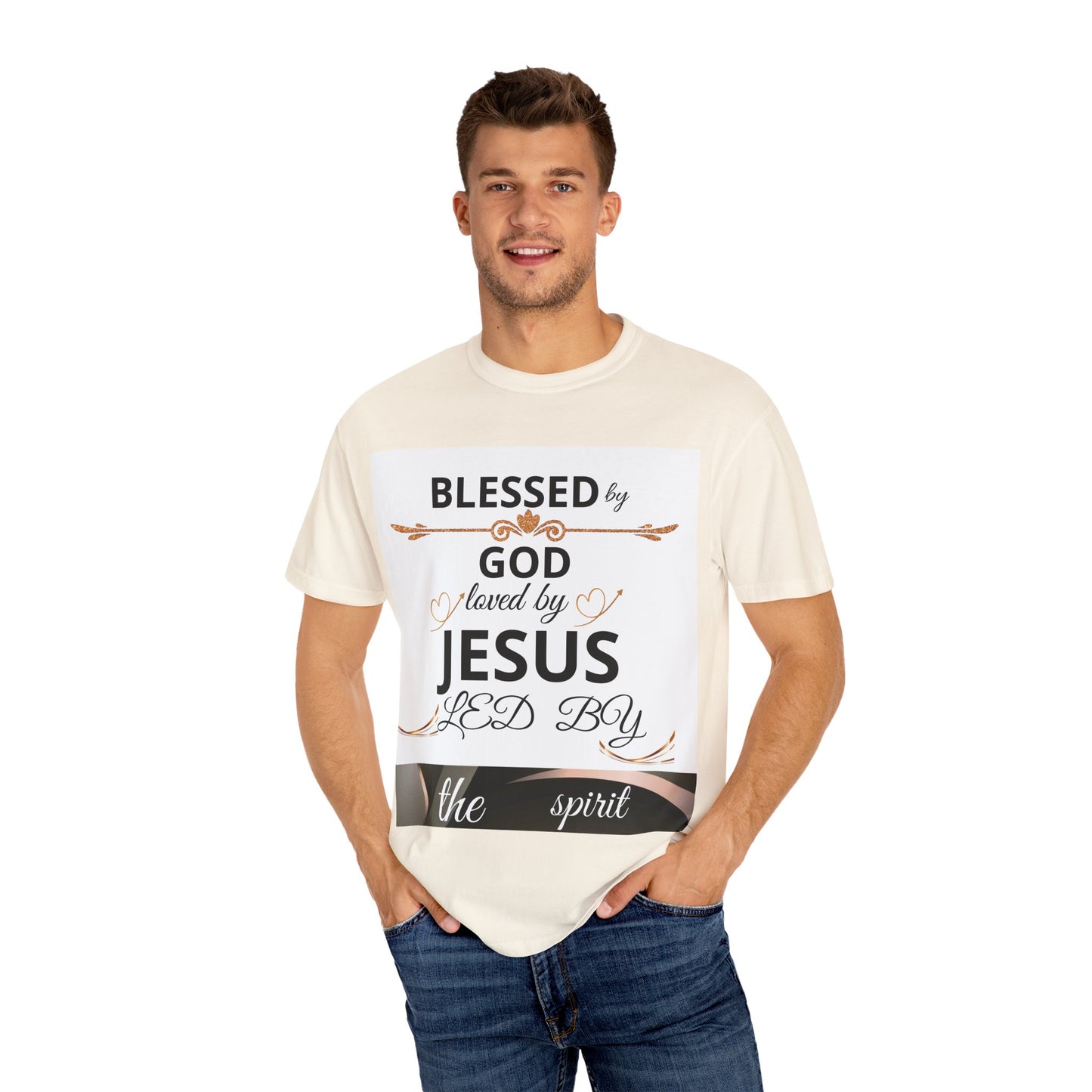 Camisa T-shirt unisex "Blessed by God" de Printify con diseño religioso, ideal para iglesia, familia y viajes.