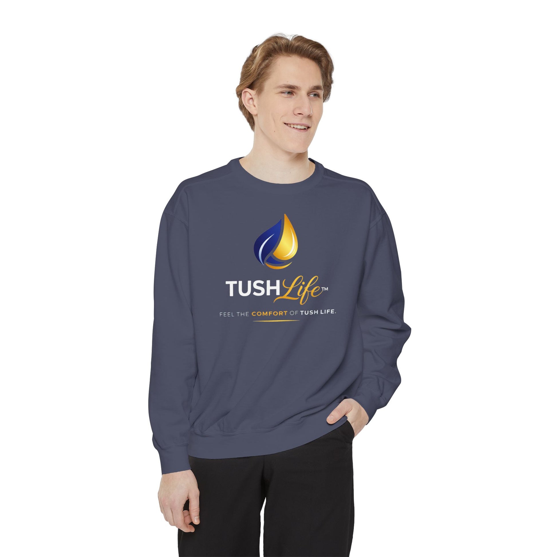 Sudadera Cozy Coral TushLife de Printify, con color garment-dyed y diseño cómodo, vista frontal en la imagen.