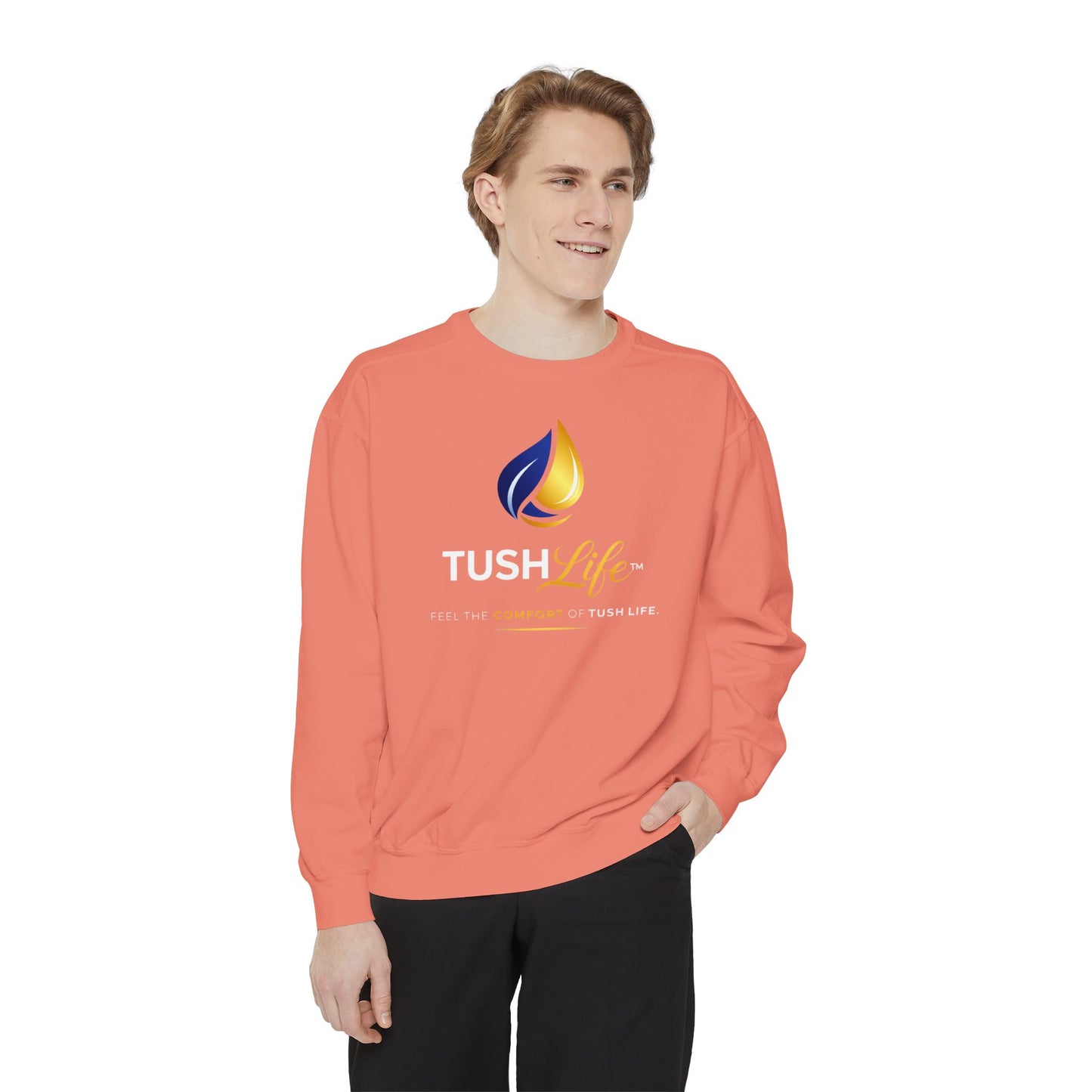 Sudadera TushLife Cozy Coral de Printify, de color coral suave y tela suave, vista frontal con detalles de costura.
