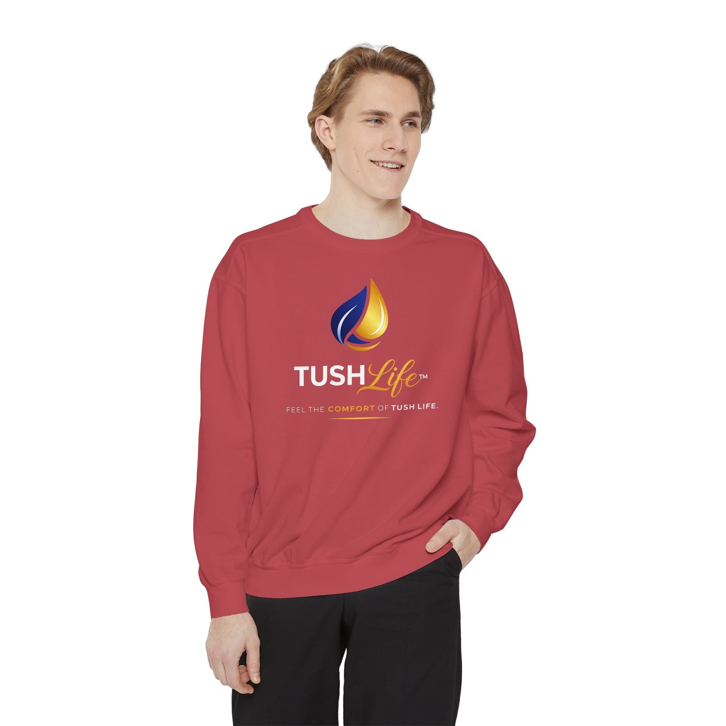 Sudadera TushLife Cozy Coral de Printify con teñido de prenda, de manga larga y tejido suave, en color coral brillante.