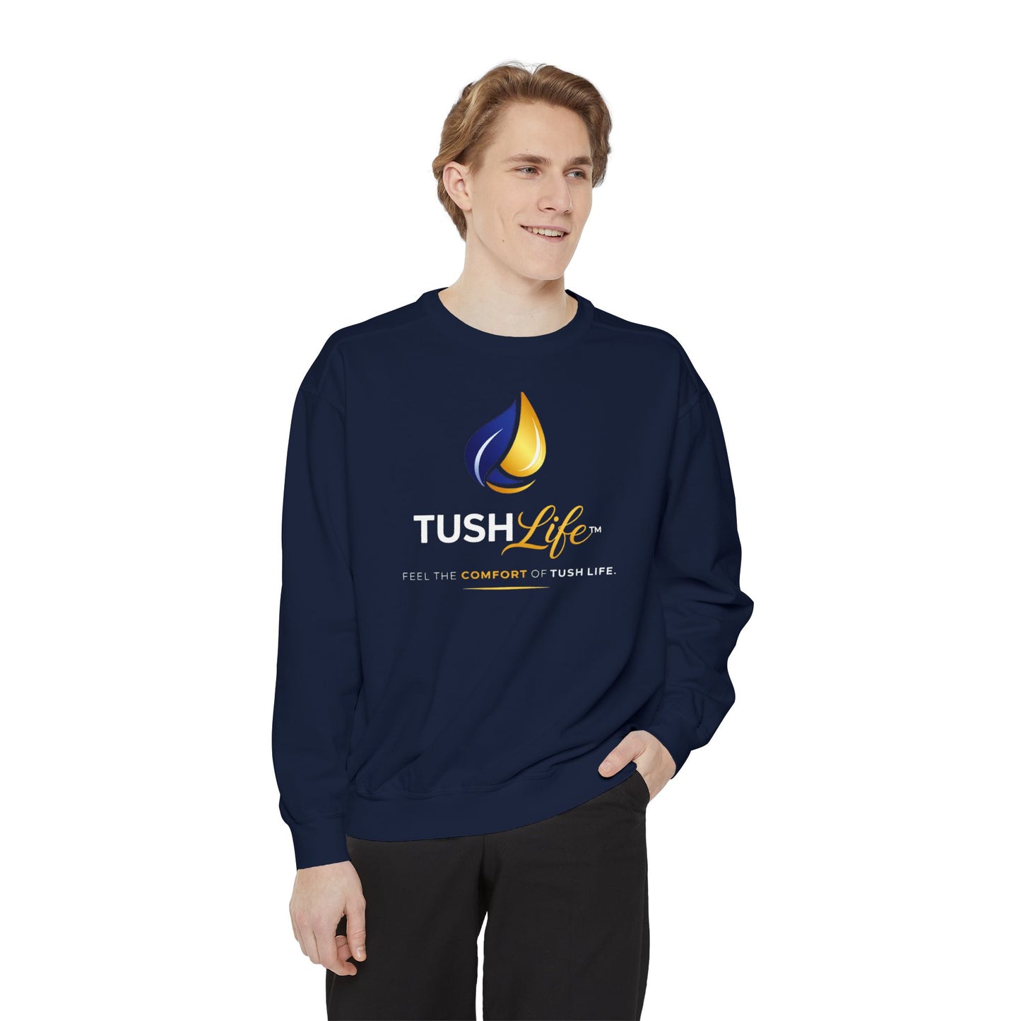 Sudadera Cozy Coral de TushLife con teñido de prenda, estilo cómodo y casual, ideal para vestir en días fríos.