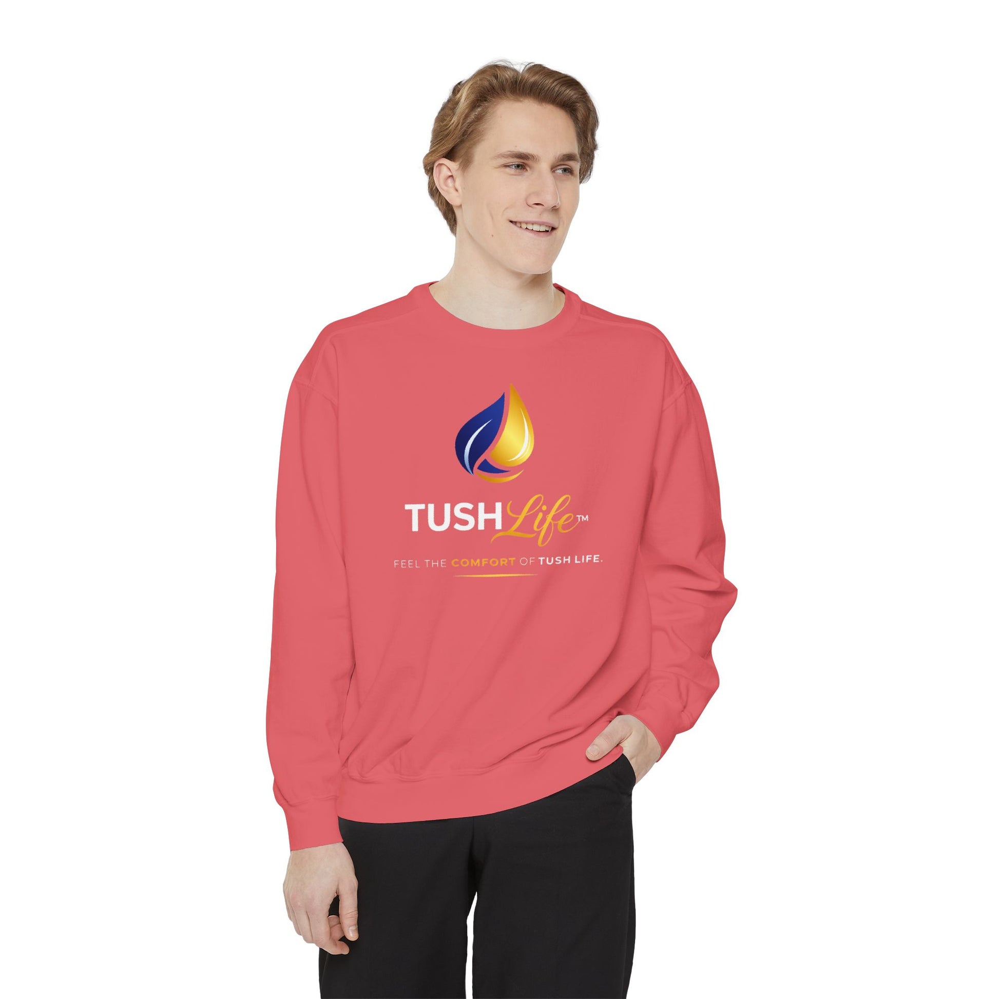 Sudadera TushLife Cozy Coral de Printify, de color coral suave y tejido cómodo, vista frontal con detalles de costura.