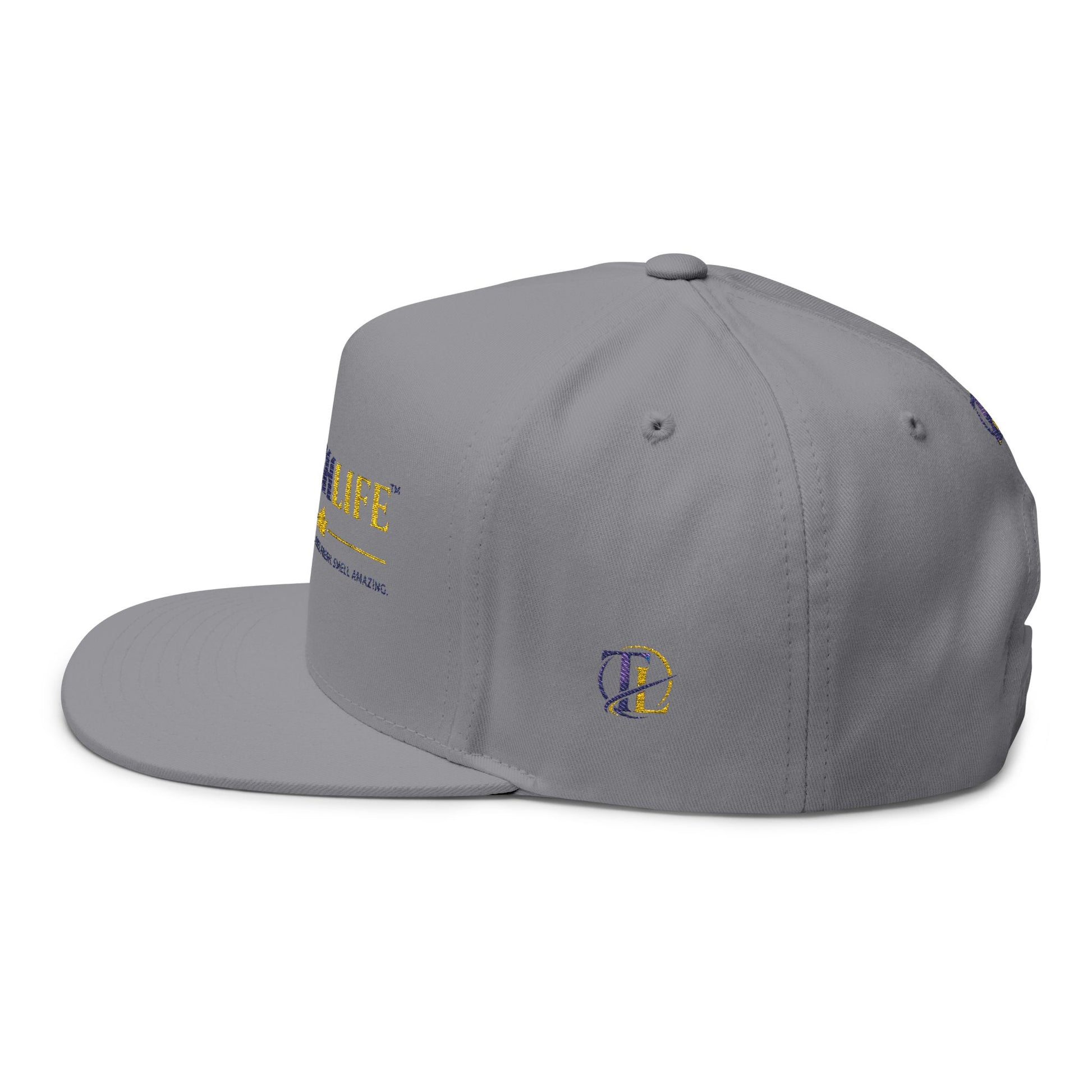 Gorra trucker TushLife con bordado de llama, capucha de malla y ajuste snapback, estilo casual y moderno.