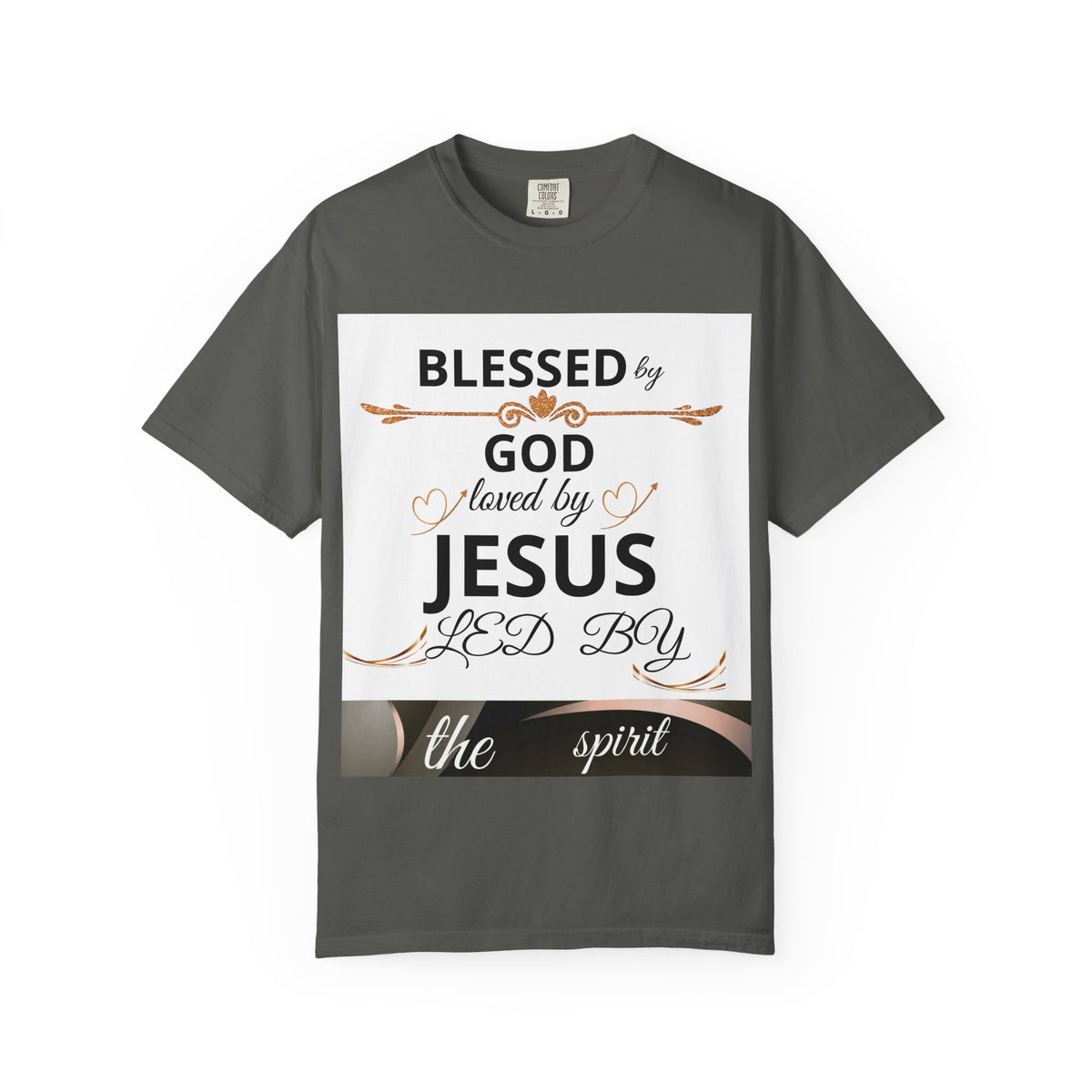 Camiseta unisex "Blessed by God" de Printify, camiseta de color lavado para iglesia, familia y viajes, prenda de fe cristiana.