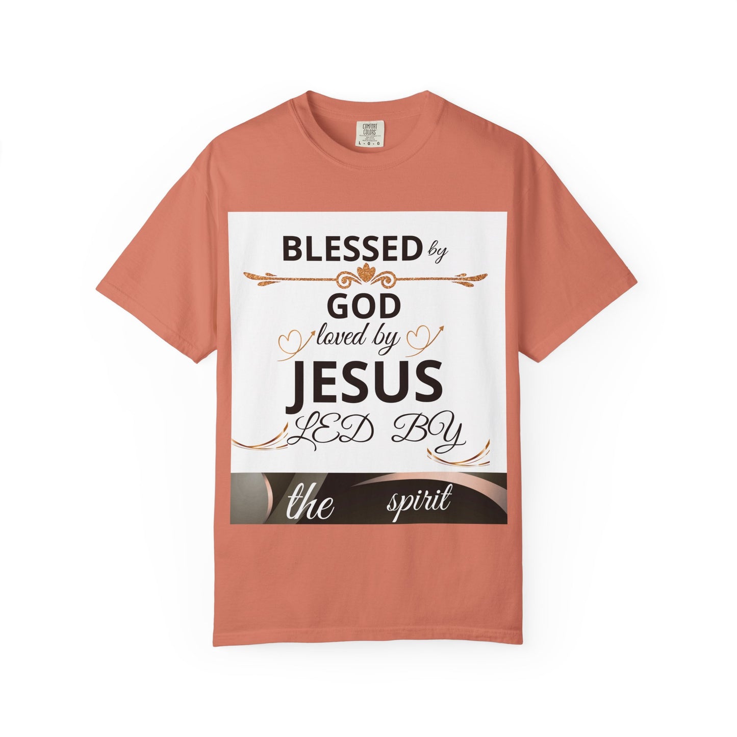 Camiseta unisex "Blessed by God" de Printify, algodón teñido, con mensaje cristiano, ideal para iglesia, familia y viajes.