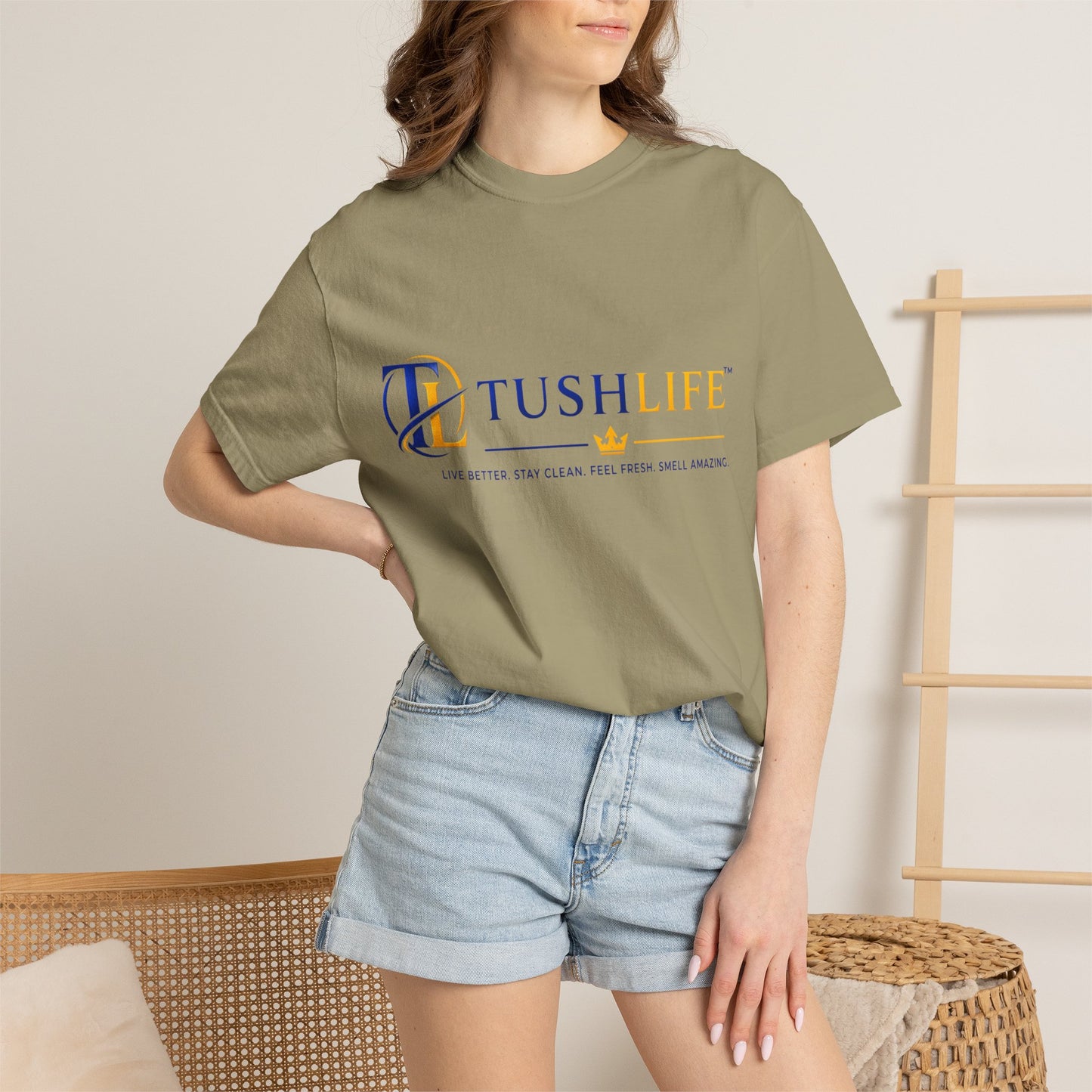 Camiseta de algodón premium TUSHLIFE, cómoda y perfecta para uso diario, en diseño simple y color neutro, de la marca Printify.