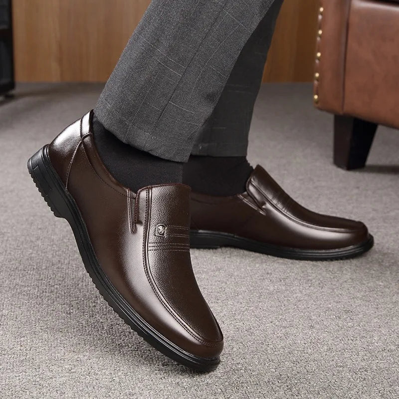 Zapatos formales de cuero para hombre de Dreamblue, loafers, mocasines y slip-ons, en tallas 38-46, con diseño elegante y cómodo.