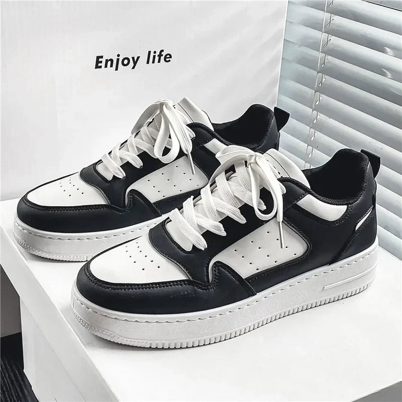 Zapatillas deportivas originales para hombres de la marca Campus, en color negro, con diseño moderno y suela blanca.