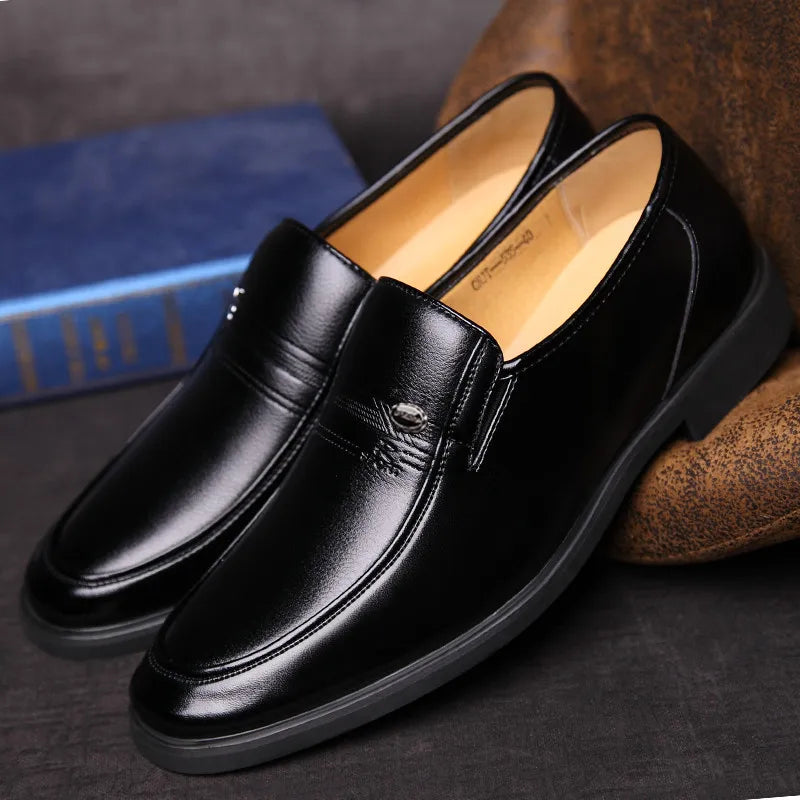 Zapatos formales de cuero para hombre de marca Dreamblue, mocasines negros elegantes con suela antideslizante y diseño transpirable.