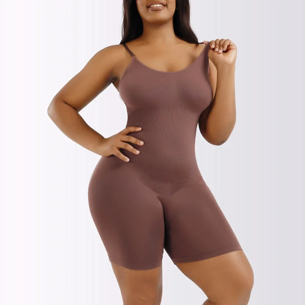 Faja reductora de cuerpo completo para mujer, sin costuras, con control de abdomen y cintura firme, en color negro.