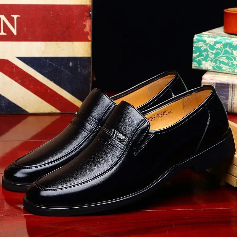 Zapatos formales de cuero para hombres de marca Dreamblue, mocasines negros con diseño slip-on y suela antideslizante.
