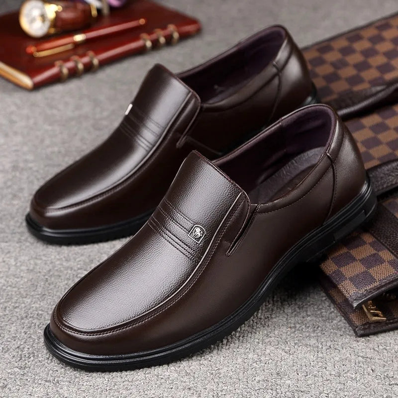 Zapatos formales de cuero para hombres de Dreamblue, mocasines y zapatos slip-on con diseño elegante y transpirable en diferentes tallas.